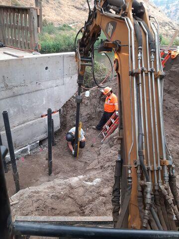 installing 322 pipe pile into ground smith rock smith