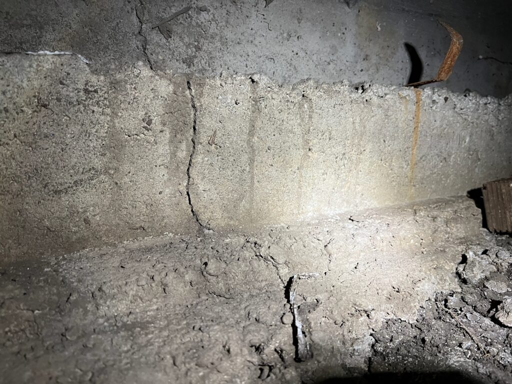 foundation crack in crawl space