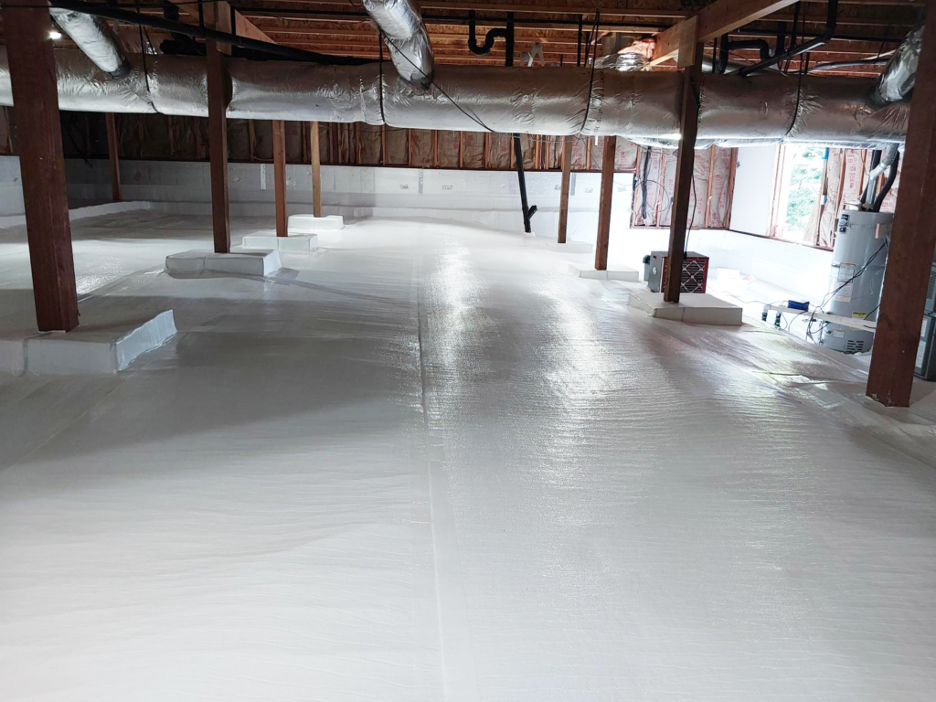 Crawl space encapsulation with dehumidifier