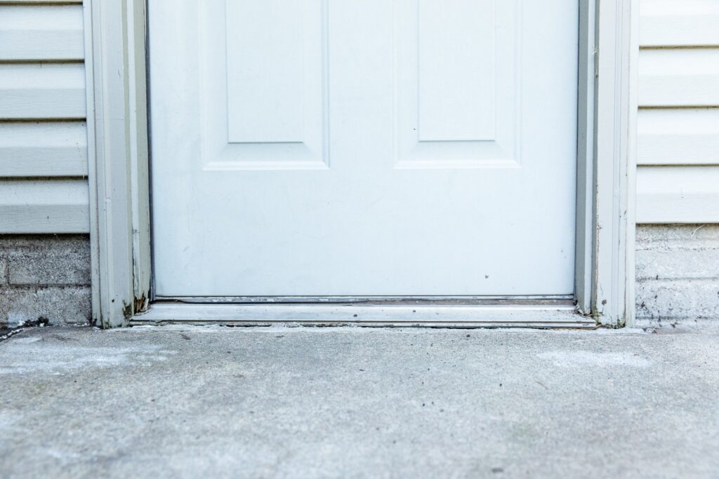 66048c0602f67 cnrescrpolylevelgarage side door01after repair