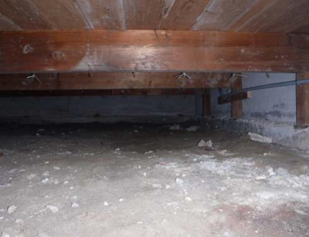 Crawl Space Encapsulation in Issaquah WA before basement